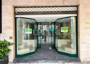 Interno palazzo - Negozio via Vittorio Emanuele, 100, Bordighera - foto 3