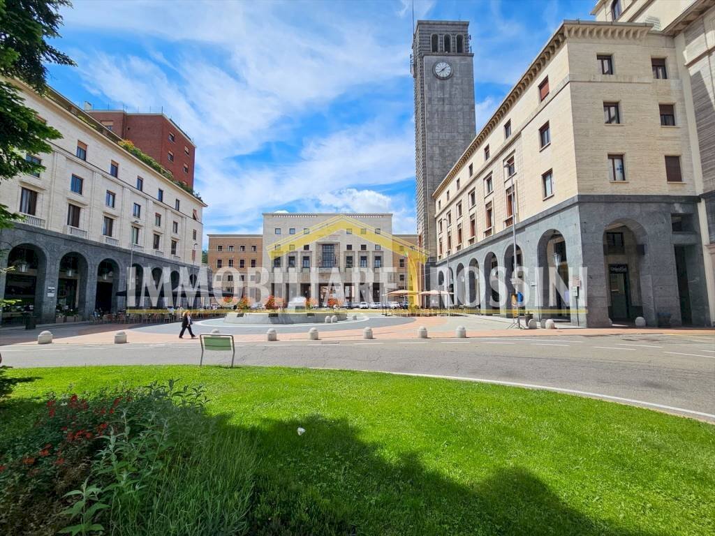 piazza - Bar Tavola Calda - Fredda piazza Monte Grappa, 6, Varese - foto 1