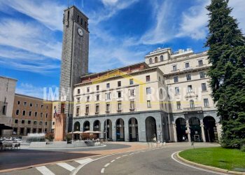 piazza - Bar Tavola Calda - Fredda piazza Monte Grappa, 6, Varese - foto 2