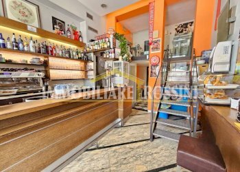 locale - Bar Tavola Calda - Fredda piazza Monte Grappa, 6, Varese - foto 11