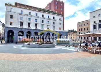 piazza - Bar Tavola Calda - Fredda piazza Monte Grappa, 6, Varese - foto 14