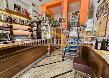 locale - Bar Tavola Calda - Fredda piazza Monte Grappa, 6, Varese - foto 19