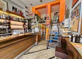 locale - Bar Tavola Calda - Fredda piazza Monte Grappa, 6, Varese - foto 23