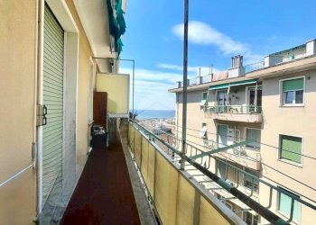 Two-room apartment Via De Mari, Genova (neighborhood Palmaro) - photo 1
