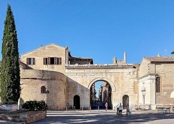 01.FANO - STABILIMENTO BALNEARE IN VENDITAjpeg.jpe - Stabilimento balneare Fano - foto 6