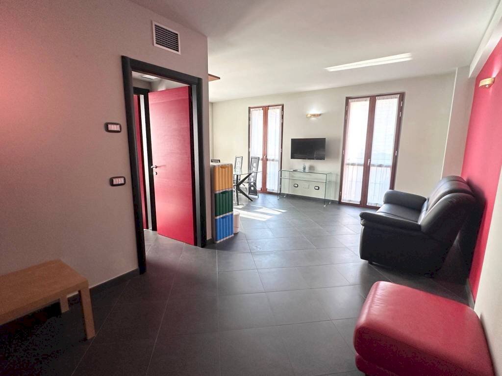 Soggiorno - Three-room apartment piazza San Graziano, Arona - photo 3