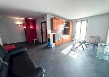 Soggiorno - Trilocale piazza San Graziano, Arona - foto 1