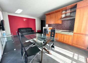 Cucina - Trilocale piazza San Graziano, Arona - foto 4