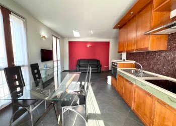 Cucina - Trilocale piazza San Graziano, Arona - foto 6