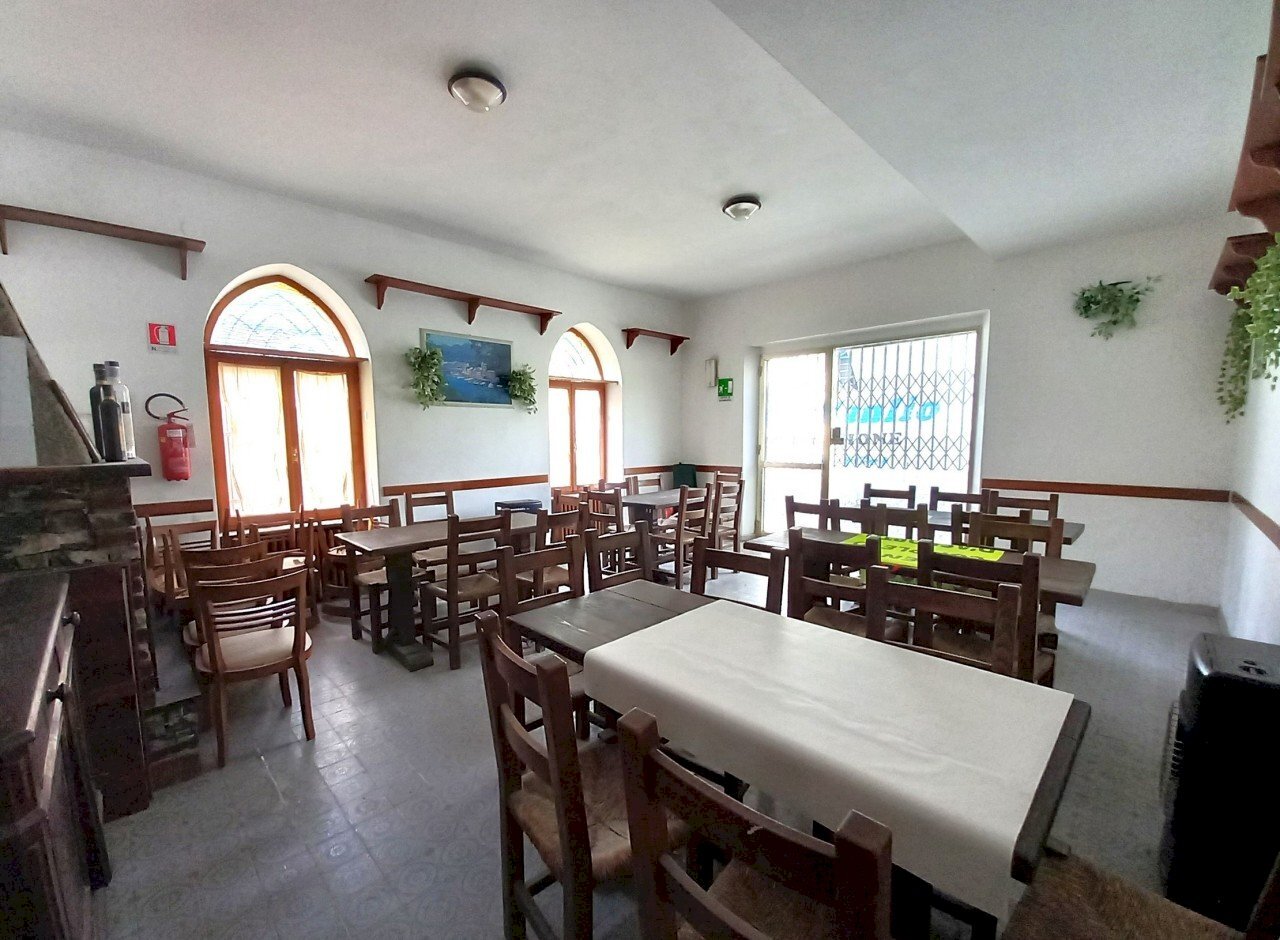 002.jpg - Locale Commerciale Camogli - foto 2