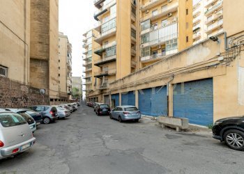 Deposito viale Mario Rapisardi CT (4).jpg - Locale Commerciale Viale Mario Rapisardi 186, Catania - foto 4