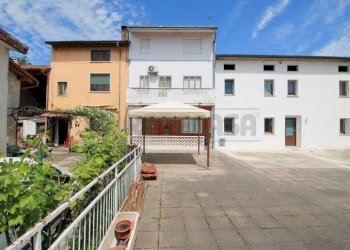 terrazzone cortile e ingresso - Casa semi indipendente Contrada Selva 25, Montebello Vicentino - foto 1