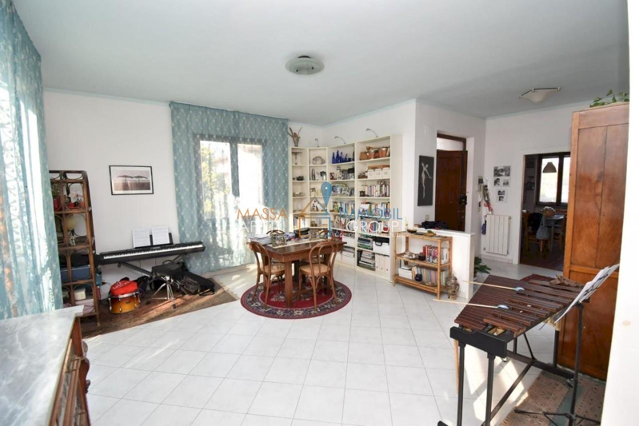 1205639-6tdnli45hf.jpg - Porzione di casa Via del Cacciatore 1A, Massa - foto 1