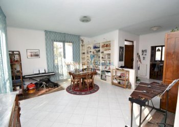 1205639-6tdnli45hf.jpg - Porzione di casa Via del Cacciatore 1A, Massa - foto 1