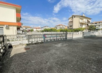 Corte Esterna - Locale Commerciale Pineto - foto 11