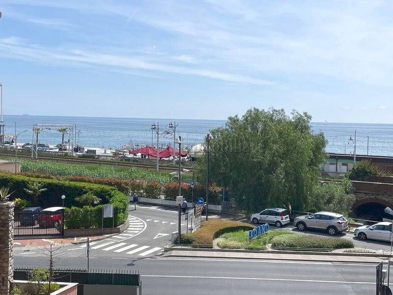 Three-room apartment Via Montevideo, Borghetto Santo Spirito - photo 2