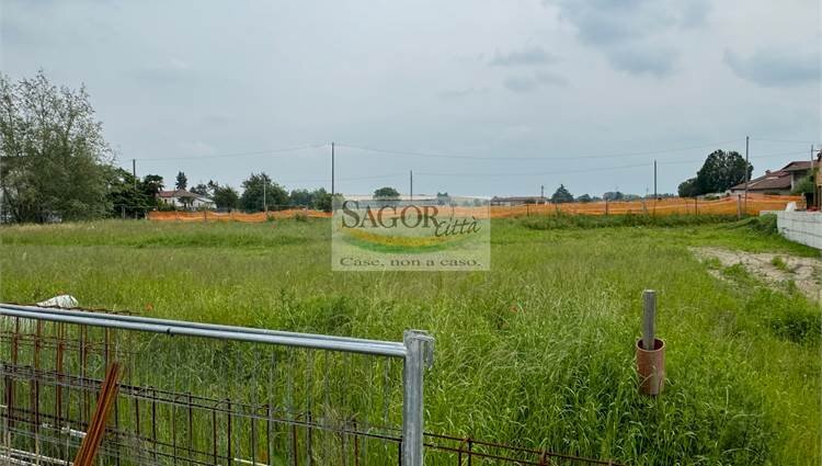 Building land Pinerolo - photo 1