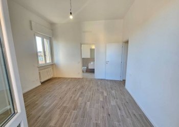 Camera da letto - Three-room apartment via Piave, 3, Varese - photo 11
