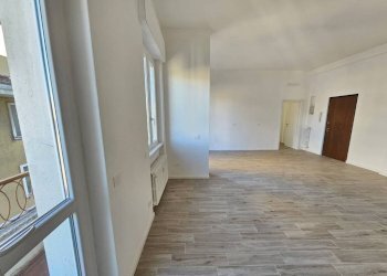 Salone - Three-room apartment via Piave, 3, Varese - photo 14