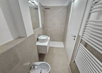 Bagno - Trilocale via Piave, 3, Varese - foto 15