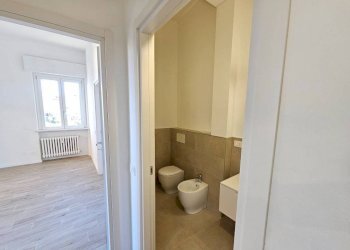 Bagno - Three-room apartment via Piave, 3, Varese - photo 18