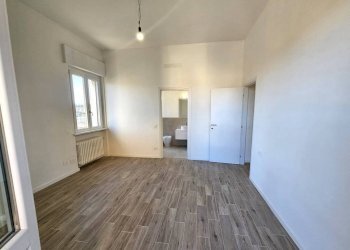Camera da letto - Three-room apartment via Piave, 3, Varese - photo 33