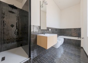 (16) [Casa Menzio UN-2] WC-Camera01.jpg - Appartamento Via Vittorio Emanuele II 38, Chieri - foto 14