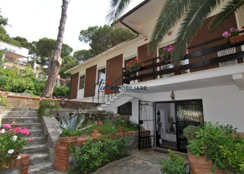 ESTERNO - Villa Via Kaiser Parodi 15, Livorno - foto 1