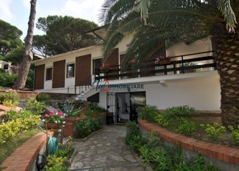 ESTERNO - Villa Via Kaiser Parodi 15, Livorno - foto 2