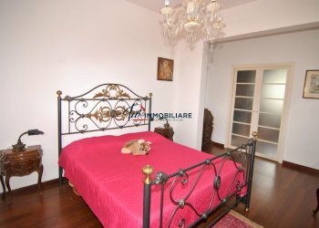 CAMERA MATRIMONIALE - Villa Via Kaiser Parodi 15, Livorno - foto 17