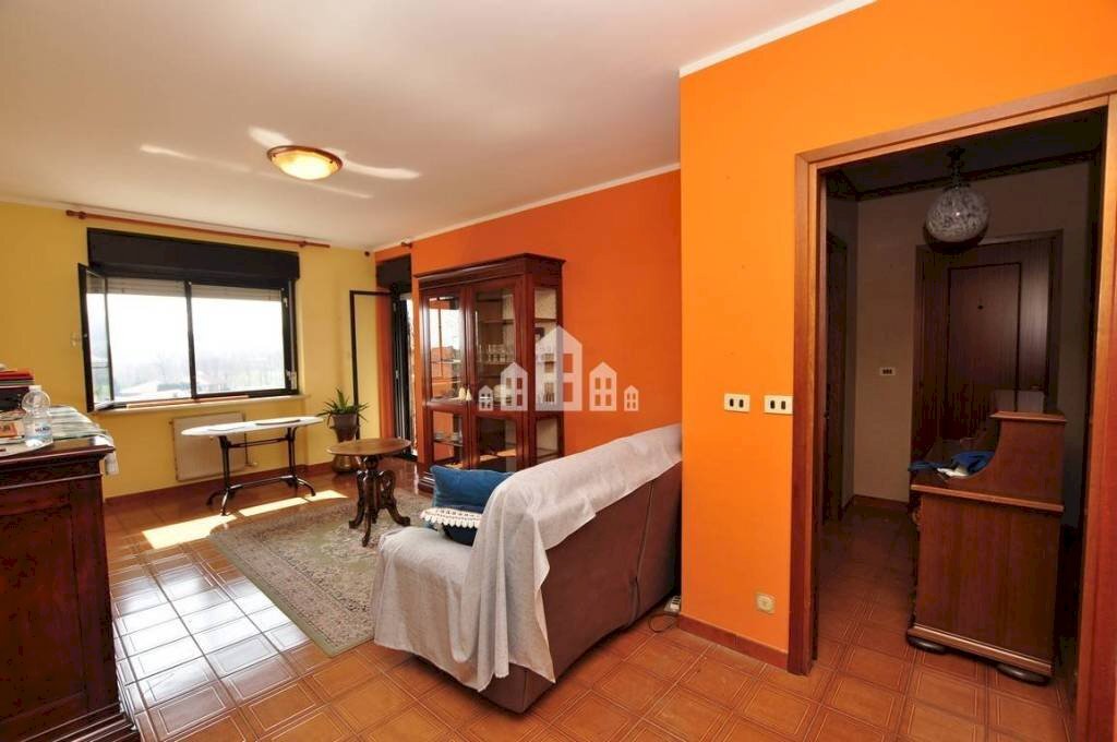 Soggiorno - Quadrilocale Località Bertolina, 13, Cuorgnè - foto 2