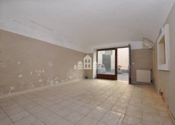 Stanza non arredata - Negozio via Dante Alighieri, 17, San Giorgio Canavese - foto 3