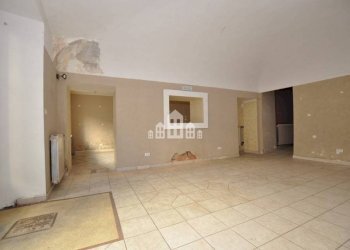 Stanza non arredata - Negozio via Dante Alighieri, 17, San Giorgio Canavese - foto 4