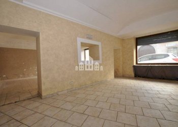 Stanza non arredata - Negozio via Dante Alighieri, 17, San Giorgio Canavese - foto 9