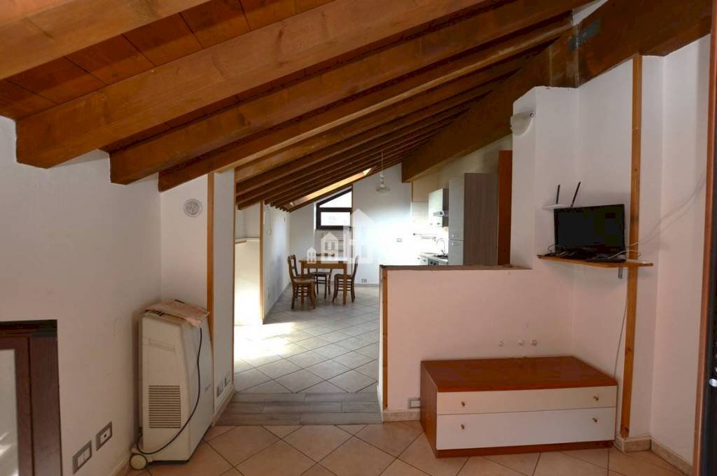 Soggiorno - Four-room apartment via Bora, 12, Brosso - photo 3