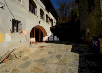 Cortile esterno - Four-room apartment via Bora, 12, Brosso - photo 16