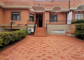 Facciata - Villa via Vincenzo Ranieri, 31, Bari - foto 2