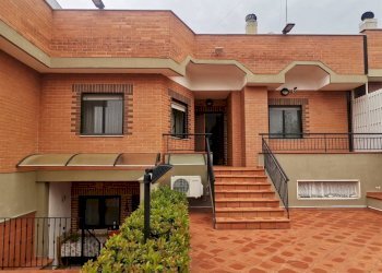 Facciata - Villa via Vincenzo Ranieri, 31, Bari - foto 3