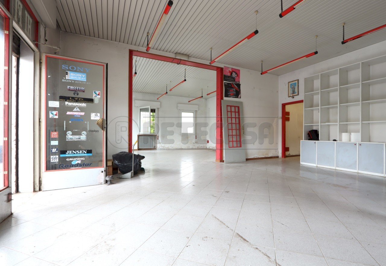 IMG_9043.JPG - Locale Commerciale Viale Anconetta 90, Vicenza - foto 2