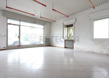 IMG_9056.JPG - Locale Commerciale Viale Anconetta 90, Vicenza - foto 1