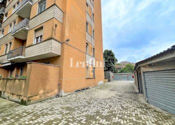 Facciata - Box corso Duca d'Aosta, 7, Casale Monferrato - foto 2