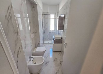 bagno - Appartamento via Giovanni Bagaini, 6, Varese - foto 8