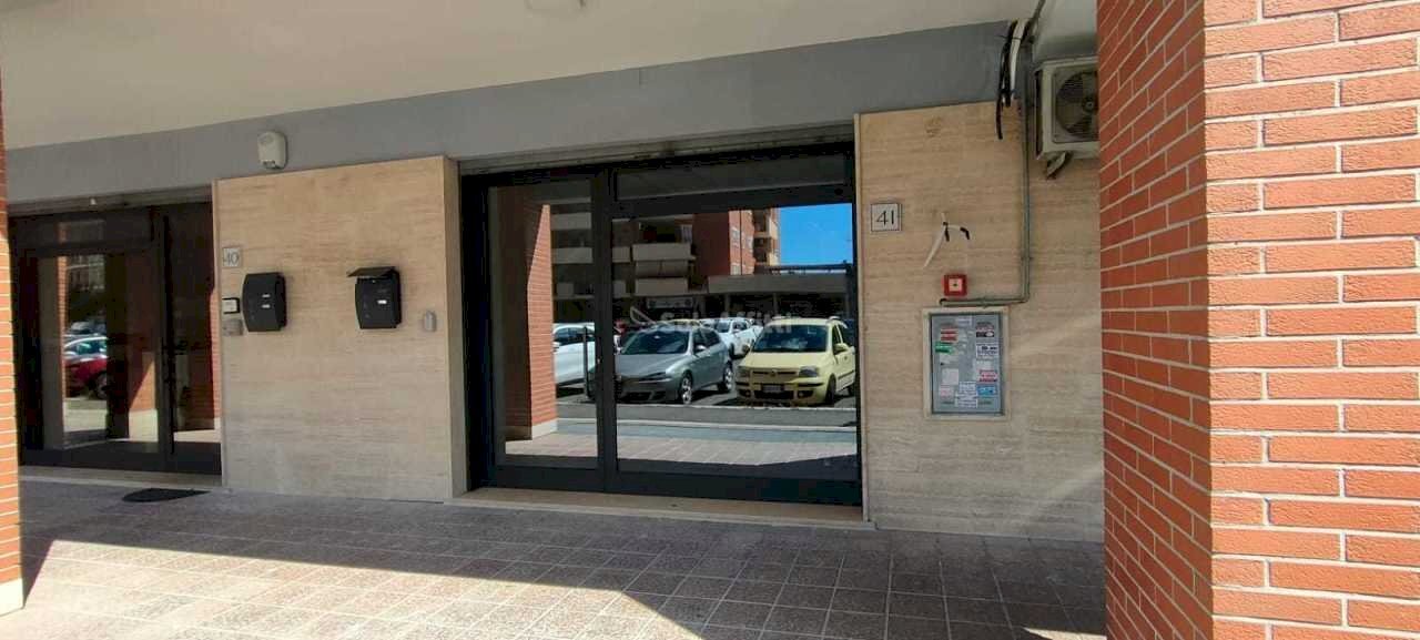 WhatsApp Image 2024-06-03 at 17.13.19 (9).jpeg - Commercial Premises Largo Alfonso Favino 41, Roma - photo 1
