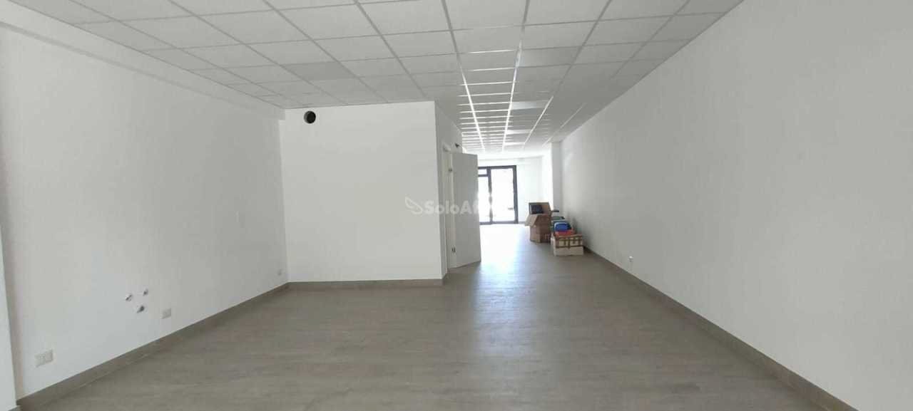 WhatsApp Image 2024-06-03 at 17.13.18 (1).jpeg - Commercial Premises Largo Alfonso Favino 41, Roma - photo 2