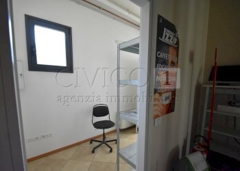 foto interno-ufficio .05.24.JPG - Locale Commerciale Via A. Fogazzaro, Camisano Vicentino - foto 11