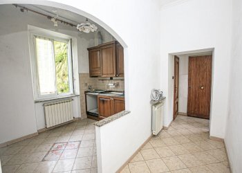 ingresso e cucina - Appartamento Salita Castrofino, Genova - foto 9