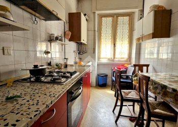 Four-room apartment Via della Libertà, Rapallo - photo 2