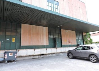 esterno capannone - Capannone via ai Piani di Sant'Eusebio, 39, Genova - foto 1