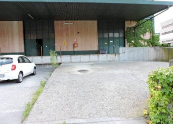 piazzale - Capannone via ai Piani di Sant'Eusebio, 39, Genova - foto 2