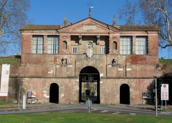 lucca_porta_s_pietro_02.jpg - Commercial Premises Piazza Napoleone, Lucca - photo 1